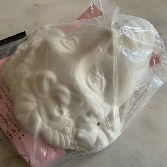 NEW Floral Face Mask - Picture 6 of 11